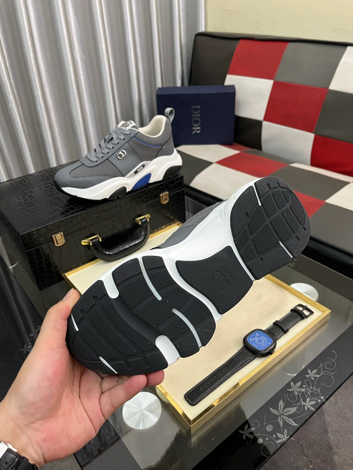 Men's men's shoes💰458⌚️⌚️Dior original quality.~ Unique modern style sneakers. 🏃A must-have casual shoe for trendy men😍😍 Original brand imported from Italy, imported original leather, sheep lining (refuses to discolor and grind feet) Sole: Original sole provided by the original factory, French lazy style design ⚠️Fit to the feet, original quality, super comfortable original sole. Just like shooting the real thing🎬The real thing is better, code number: 38-444⃣️colors available